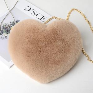 Love Bag Herzform in Weiß Grau Rosa Beige Schwarz Rot ideal für Abendkleid oder Girlsnight charmant und einzigartig